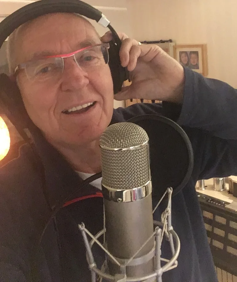 Ingemar Olsson i studion i Täby, 2020.